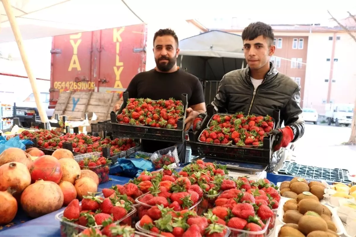 Bahar meyveleri tezgahlardaki yerini aldı