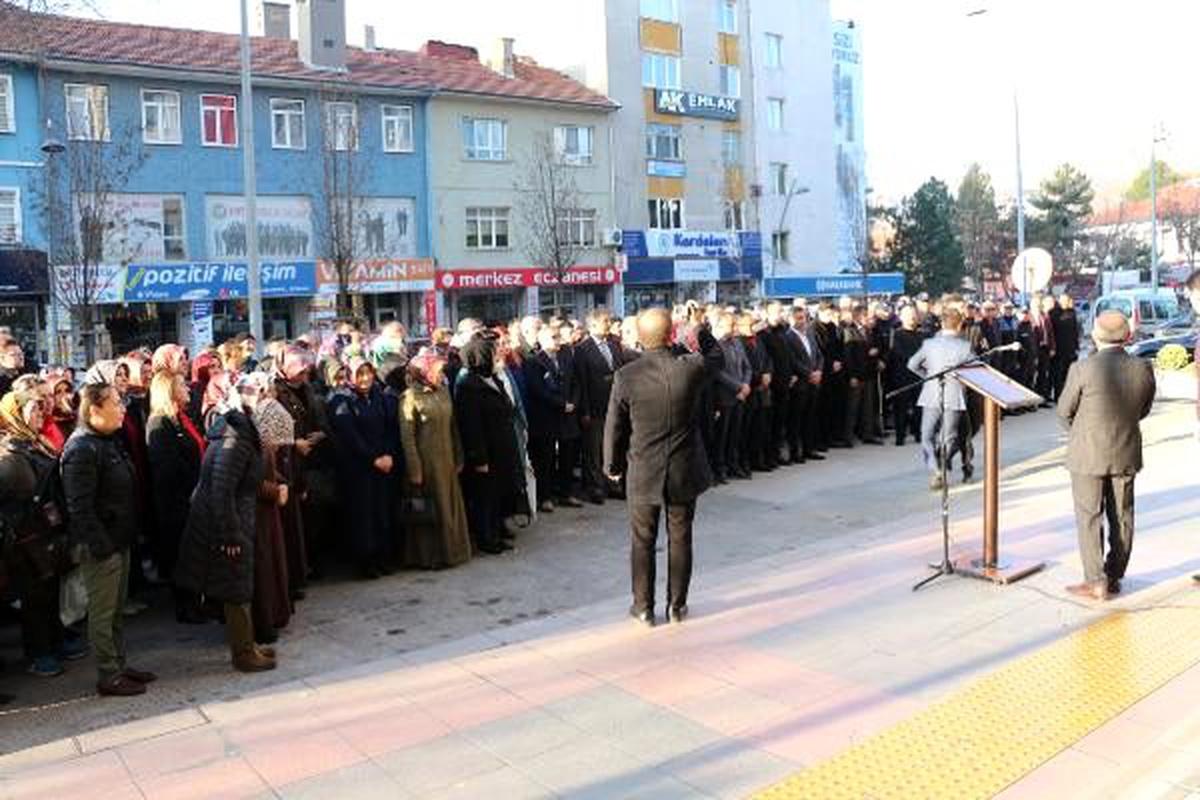 Belediye çalışanları mesaiye İstiklal Marşı okuyarak başladı