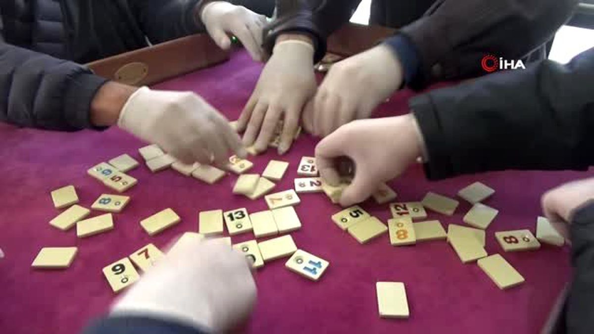 Bu kahvede okey eldivensiz oynanamıyor