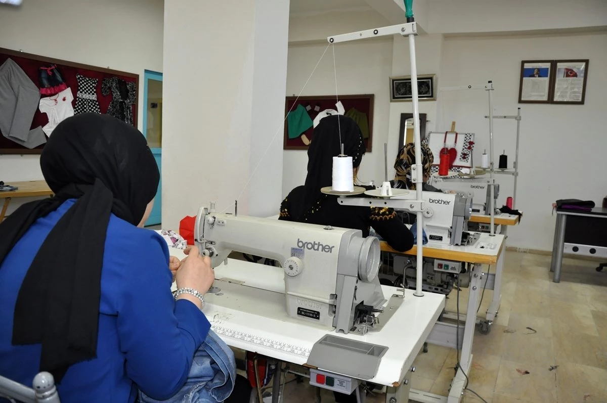 Cizre Nur Kadın Kültür Merkezinde kurslar devam ediyor