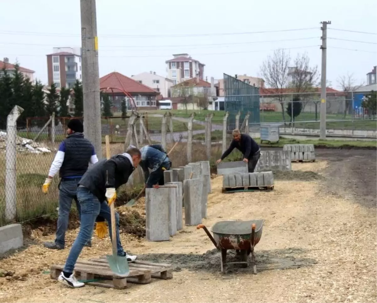 Ergene\'de parke taş çalışmaları sürüyor