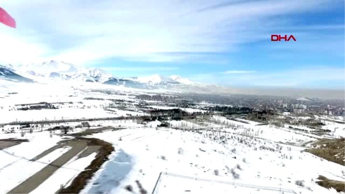 Erzurum\'un tarihi yerlerinde İstiklal Marşı okudular