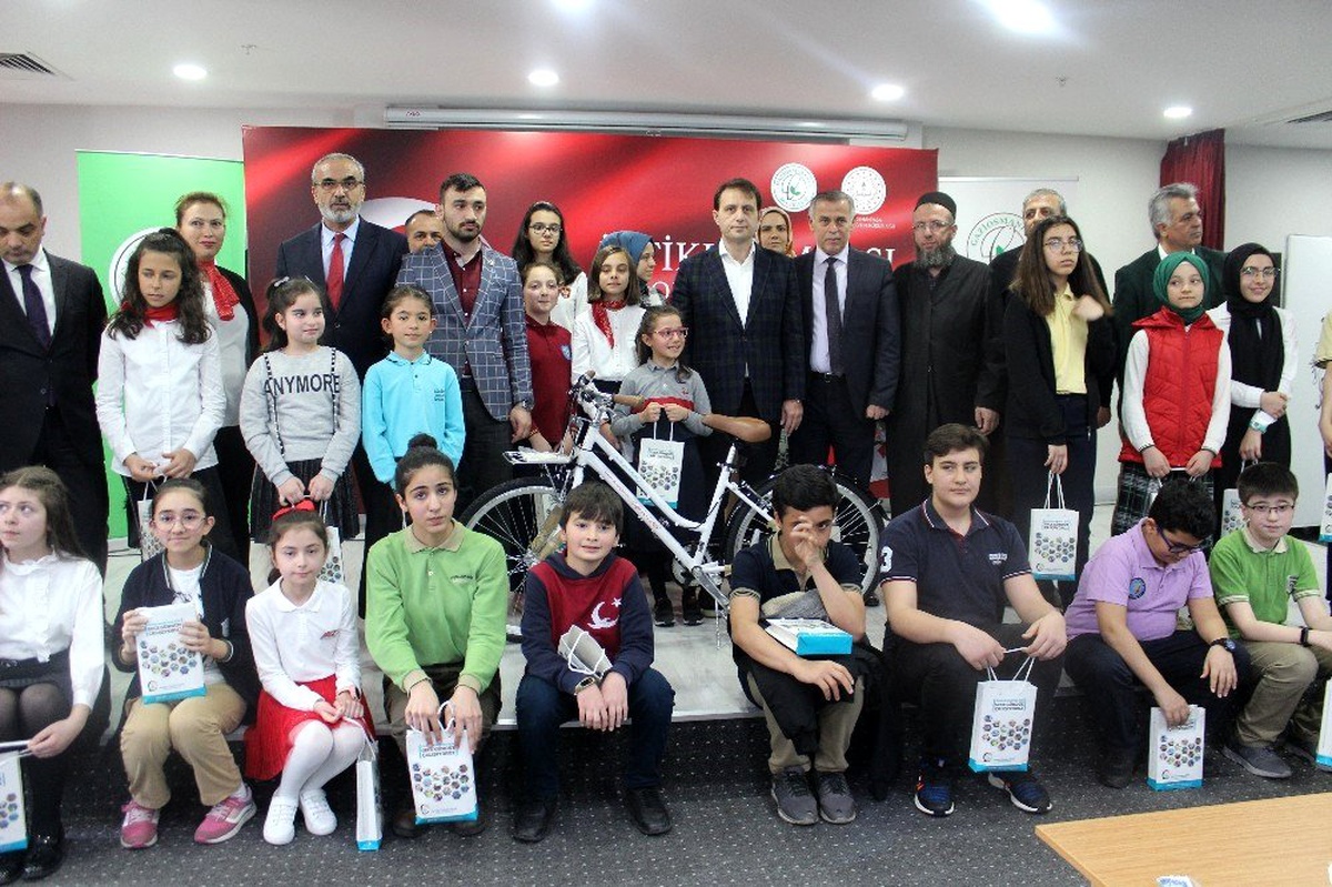 Gaziosmanpaşa\'da İstiklal Marşı Okuma Yarışması duygu dolu anlara sahne oldu