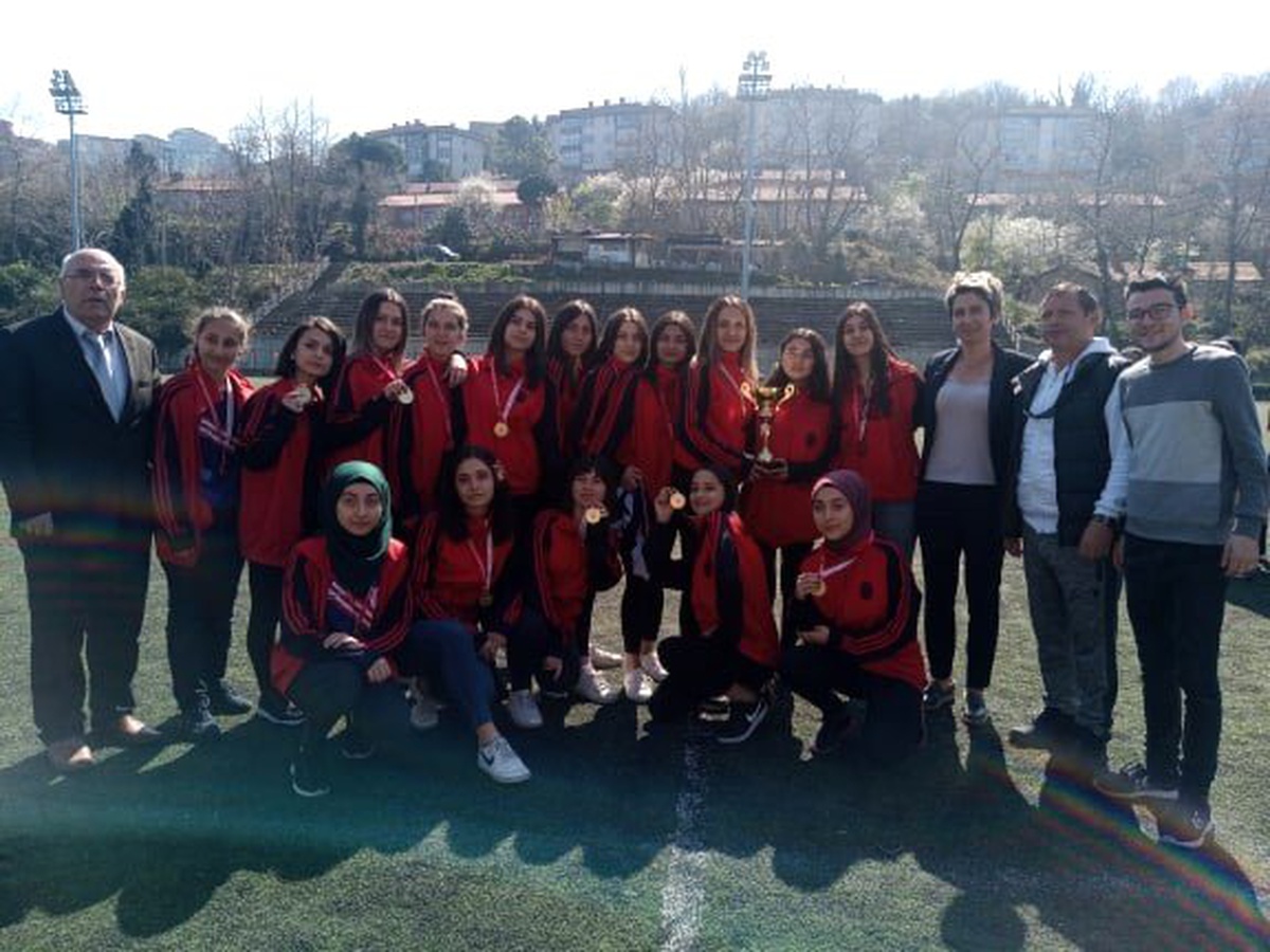Gençler Hokey Şampiyonu Fener Anadolu Lisesi