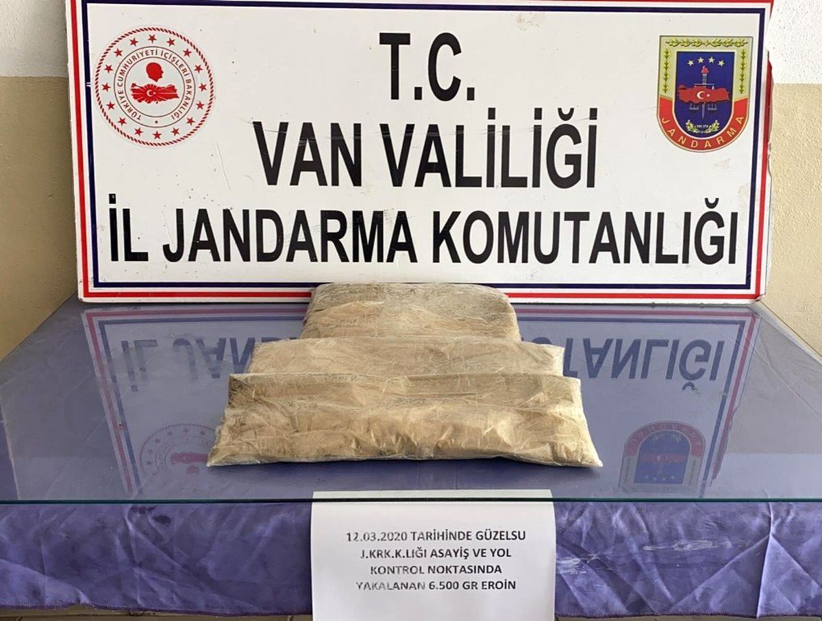 Gürpınar\'da 6 kilo 500 gram eroin ele geçirildi