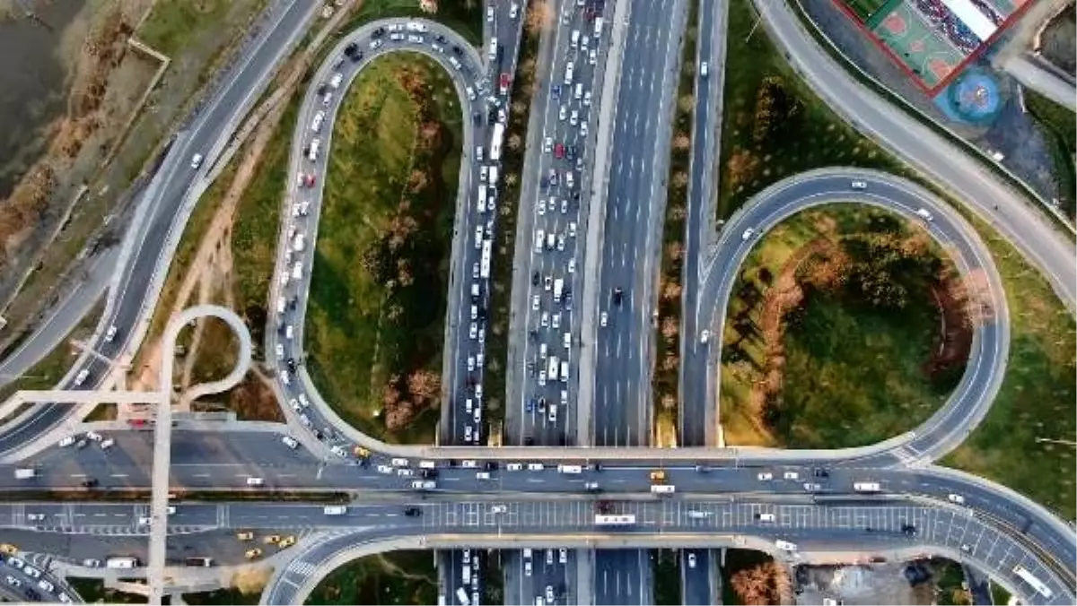 (Havadan fotoğraflarla) İstanbul trafiğine "koronavirüs" etkisi