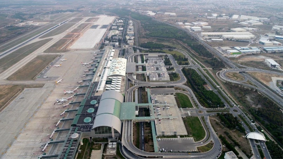 İzmir Adnan Menderes Havalimanı\'na yeni uçak park alanı