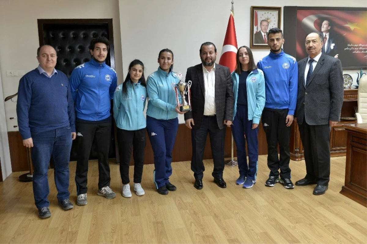 KMÜ, Badminton Takımı birinciliğe yükseldi