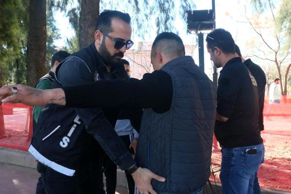 Manisa\'daki okul önlerinde narkotik denetimi
