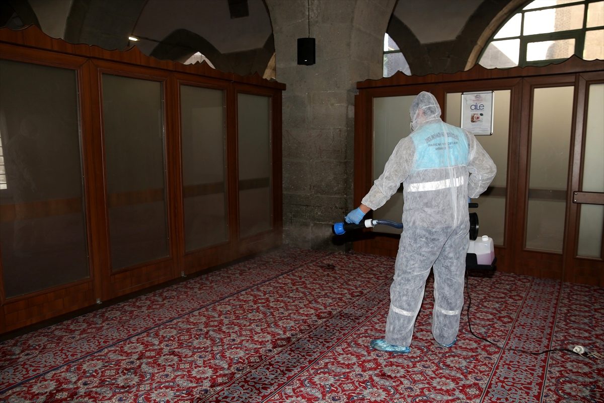 Melikgazi Belediyesince dezenfekte çalışması yapıldı