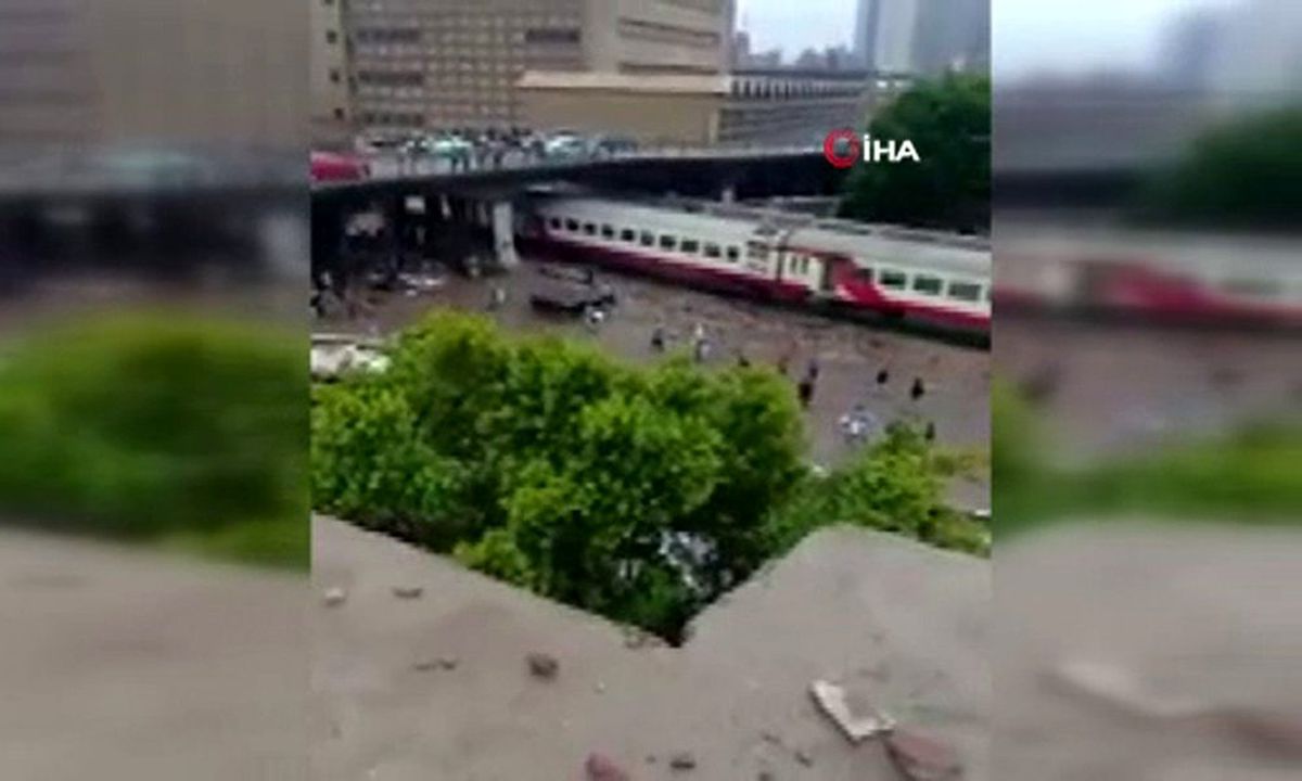 Mısır\'da iki yolcu treni çarpıştı: 13 yaralı