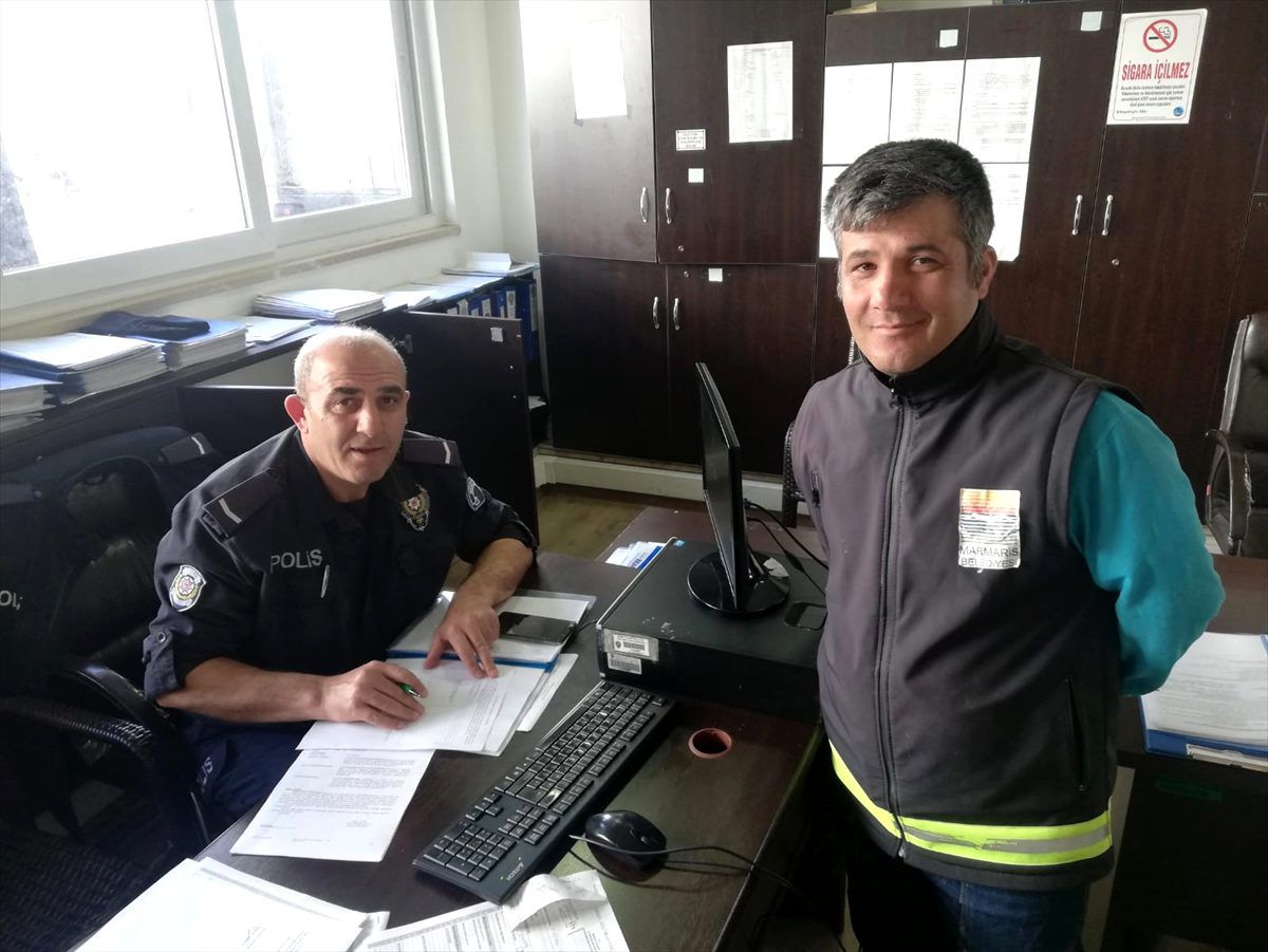 Muğla\'da temizlik işçisi bulduğu parayı polise teslim etti