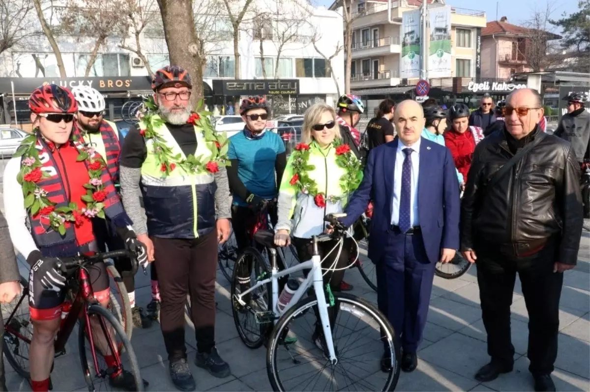 Şehitler için 515 kilometre pedal çevirecekler