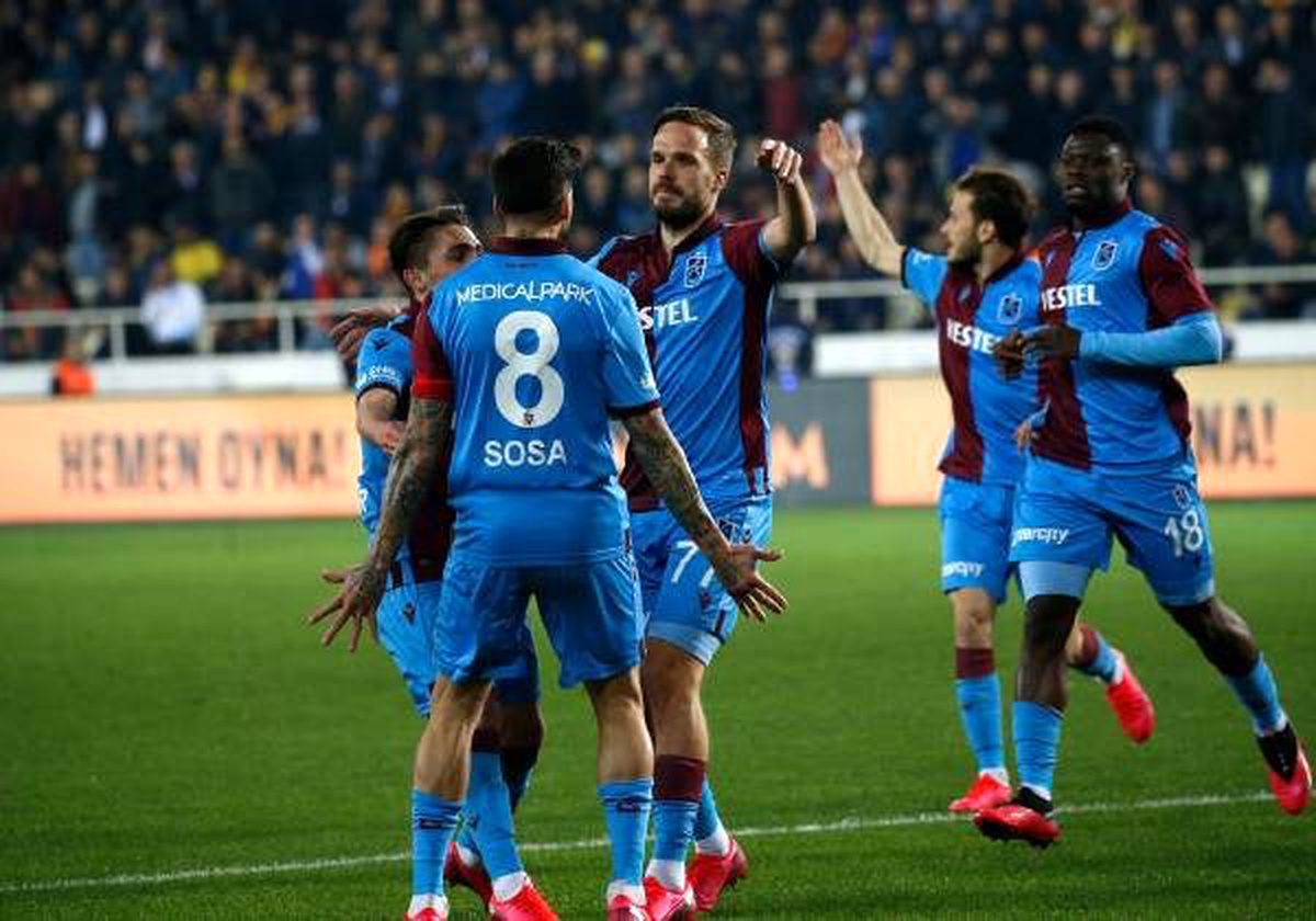 Trabzonspor hem lig hem de deplasman lideri