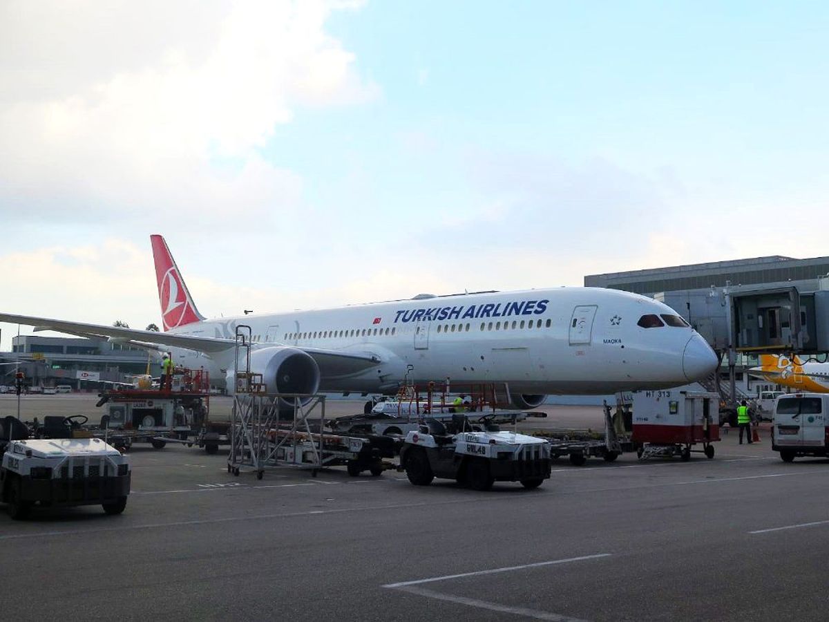 Türk Hava Yolları uçakları Singapur\'da dezenfekte ediliyor