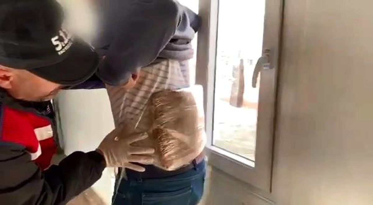 Uyuşturucunun üzerine salça sürdü ama Çiko\'dan kaçamadı