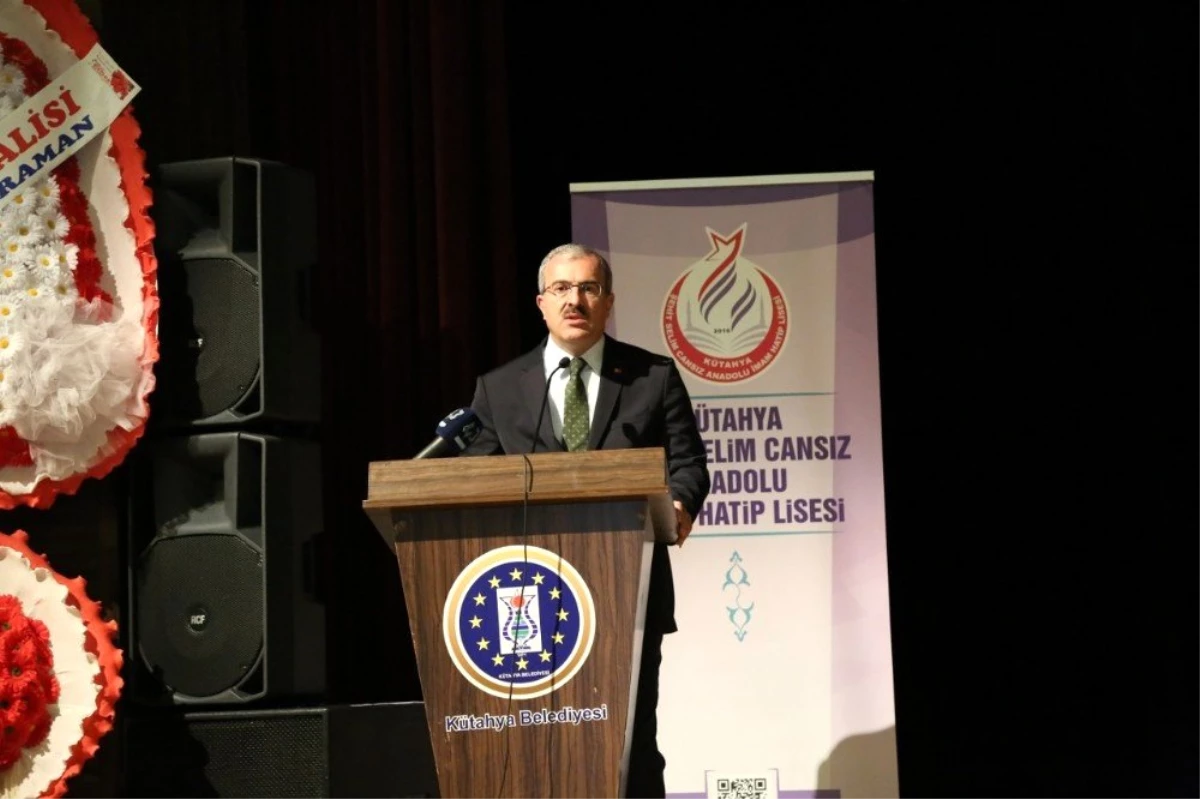 Vali Toraman: "Mehmet Akif Ersoy, zamanı aşan bir şair"