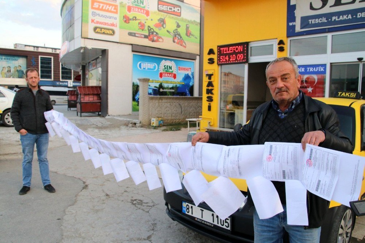 Yediği trafik cezaları 6 metreyi buldu