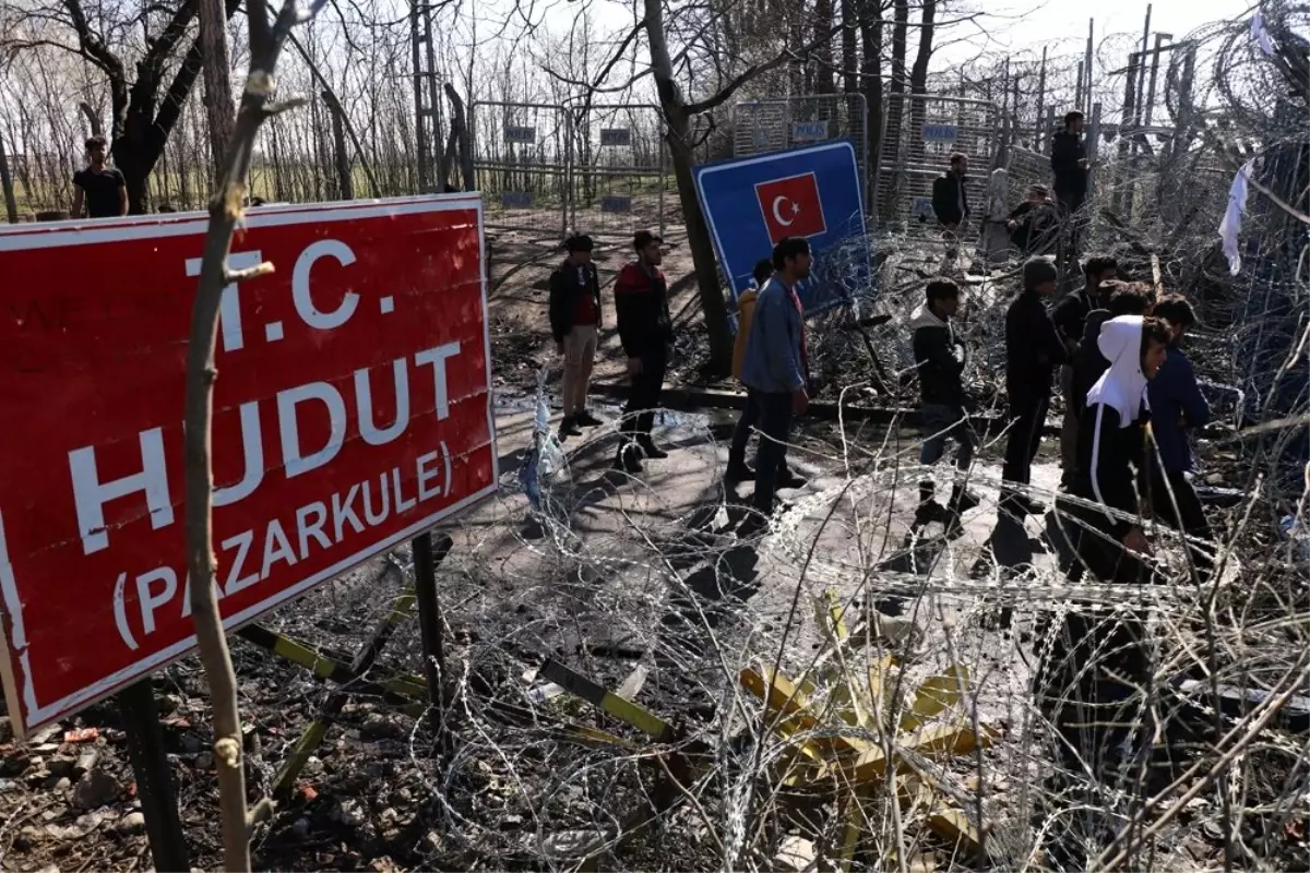 Yunanlılar, sınırın 100 metre gerisine yeni tel duvar inşa ediyor