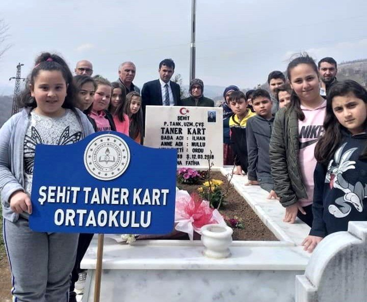 Adını taşıdığı okul, kabrini ziyaret etti