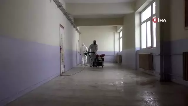 Ağrı'da okullarda Korona virüsüne karşı dezenfekte çalışması başlatıldı