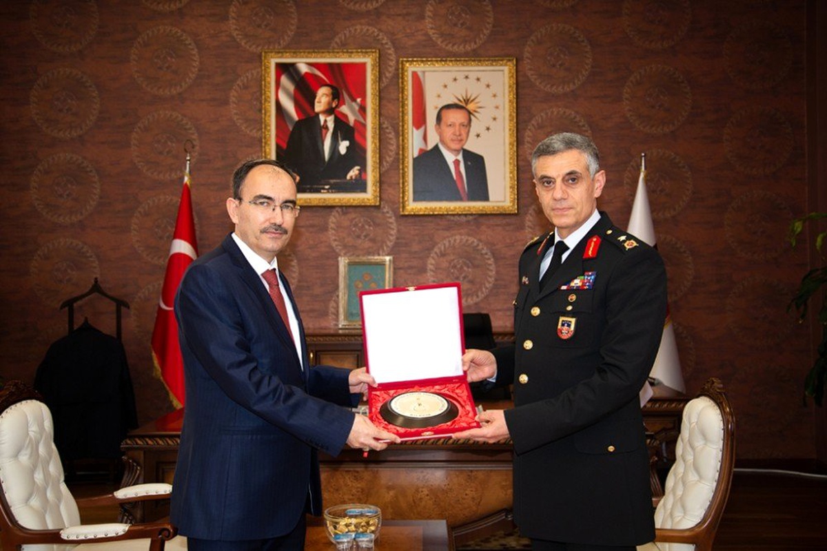 AK Parti İl Başkanı Karabıyık ve Tugay Komutanı Yalçınkaya\'dan Rektör Beydemir\'e ziyaret