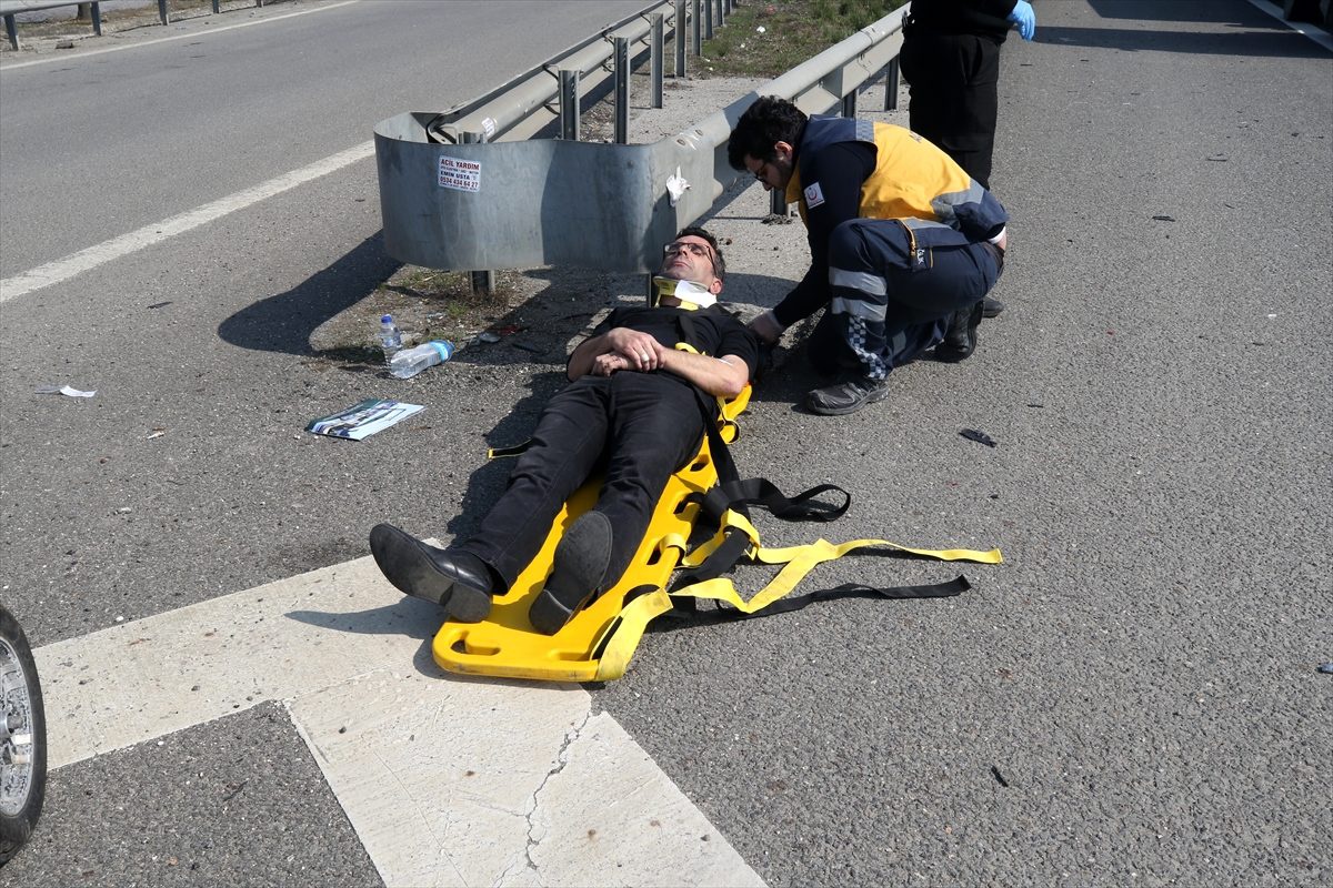 Anadolu Otoyolu\'ndaki zincirleme trafik kazasında 4 kişi yaralandı