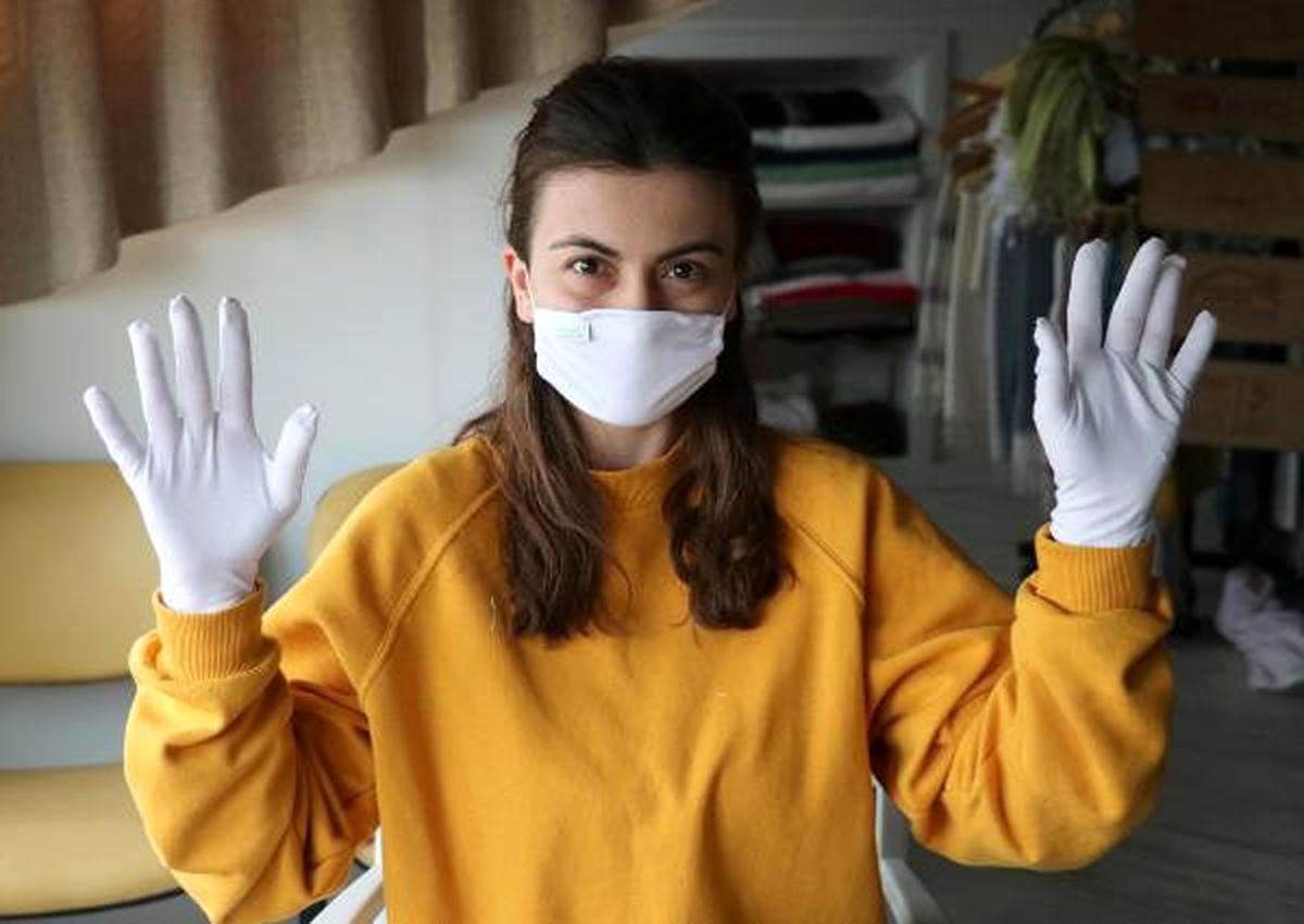 Antibakteriyel kumaştan maske üretti
