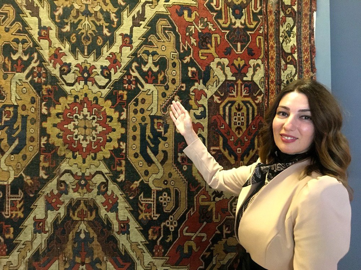 Azerbaycan\'ın eski ve nadir halıları sergilendi