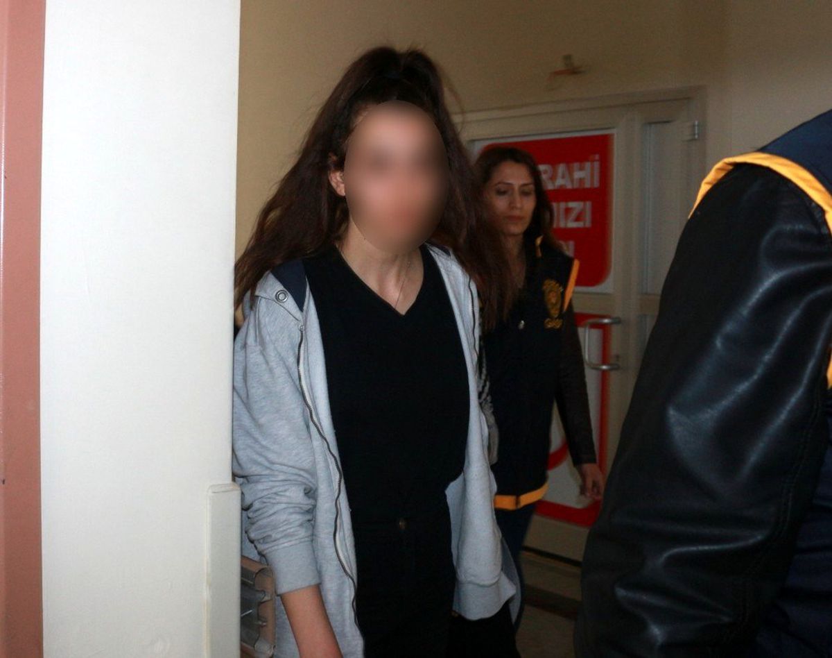 Babasını öldüren genç kız tutuklandı
