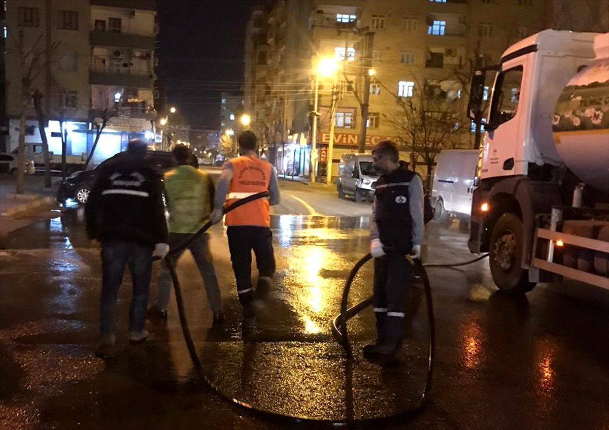 Bağlar ilçesinde semt pazarları dezenfekte edildi