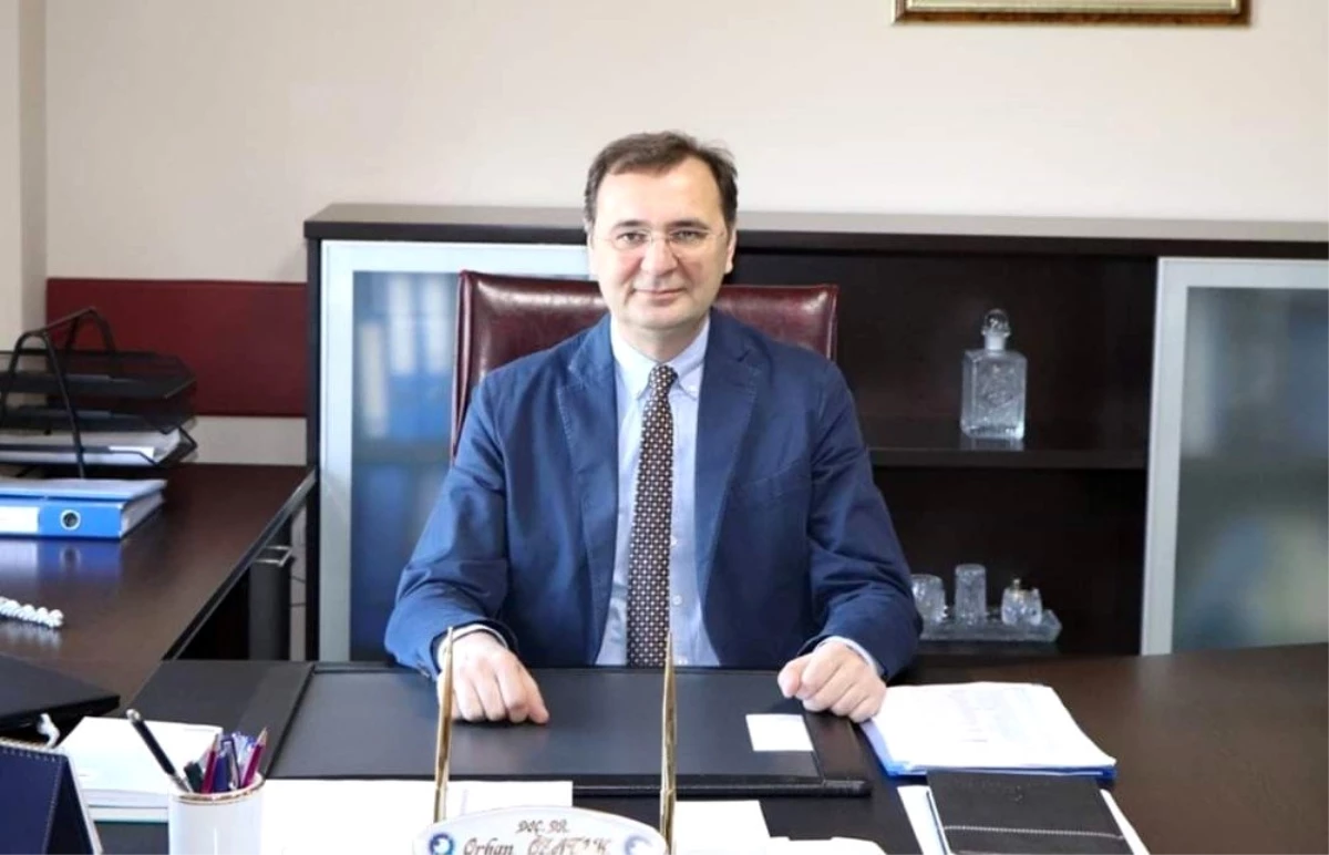 Başhekim Orhan Özatik: "Sağlık çalışanları onurlu ve kutsal bir görevi ifade ediyor"