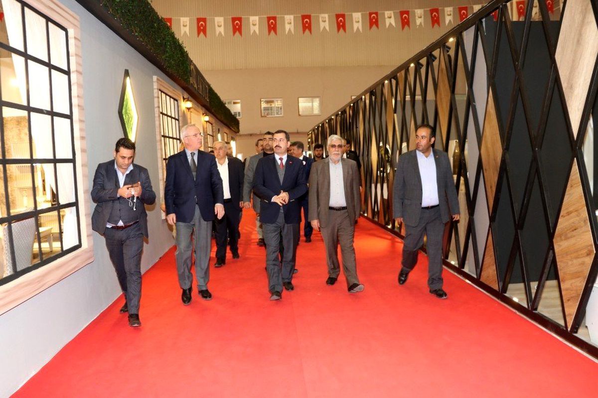 : Başkan Baydilli mobilya ve evlilik fuarını ziyaret etti