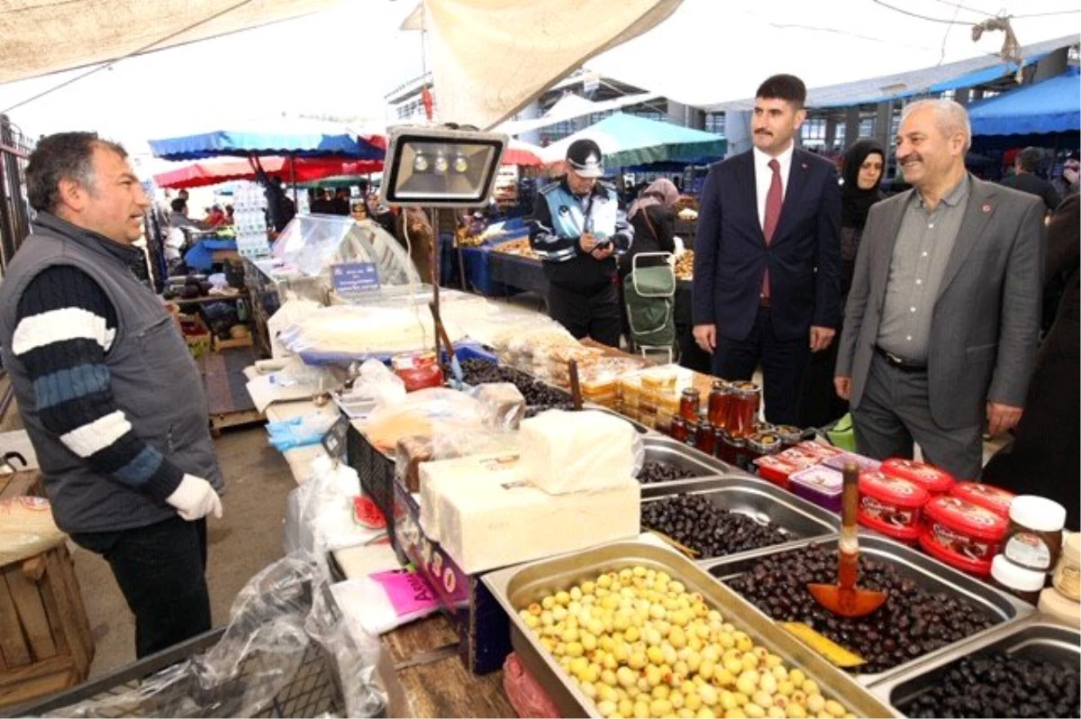 Başkan Büyükgöz cuma pazarında