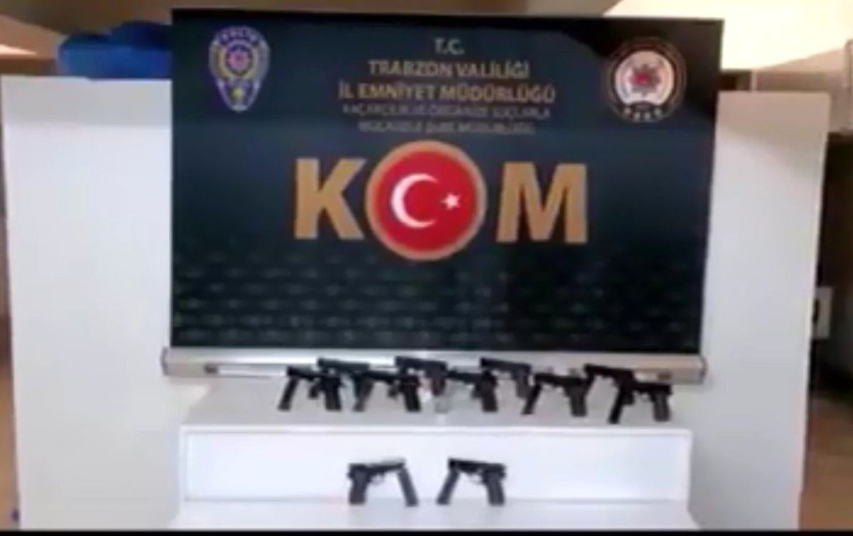Bavul içinde el yapımı tabancalar ele geçirildi