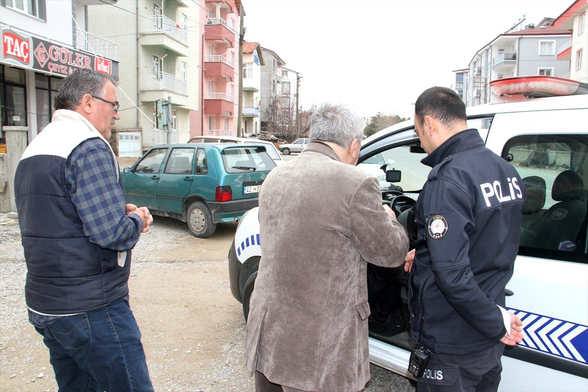 Beyşehir\'de emekli öğretmeni dolandırılmaktan muhtar kurtardı