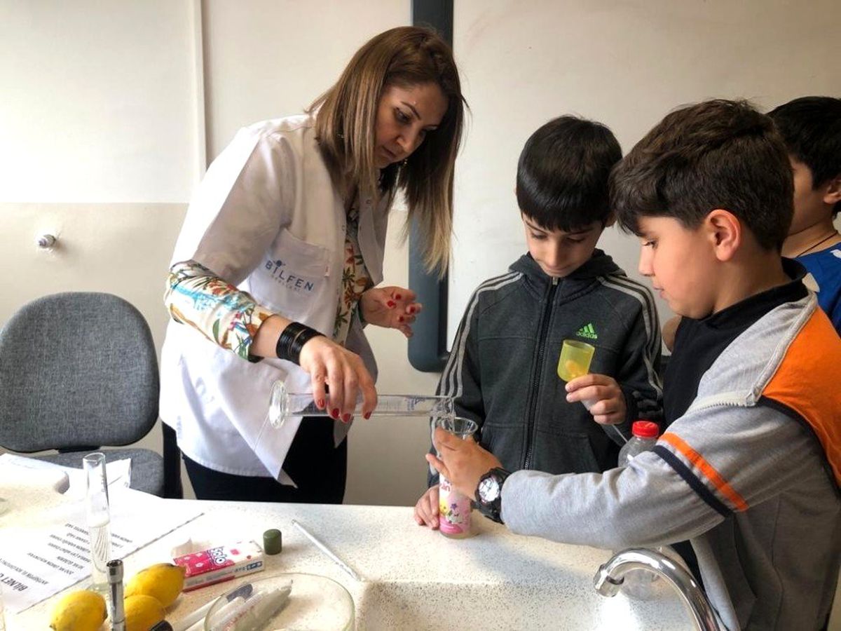 Bilnetli öğrenciler antiseptik solüsyonu üretti