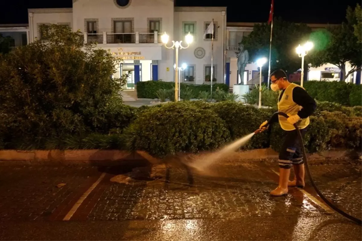 Bodrum sokakları köşe bucak dezenfekte ediliyor