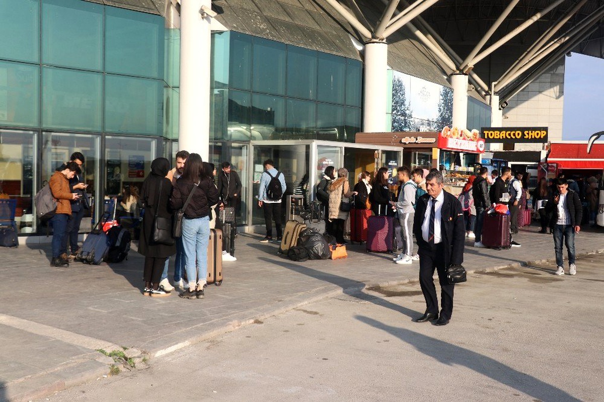Bolu\'da okulların tatili otogarda yoğunluk oluşturdu