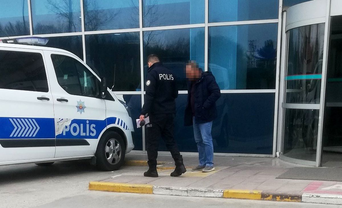 Çocuğuna ilaç yazmayan doktora demir çubukla saldırdı