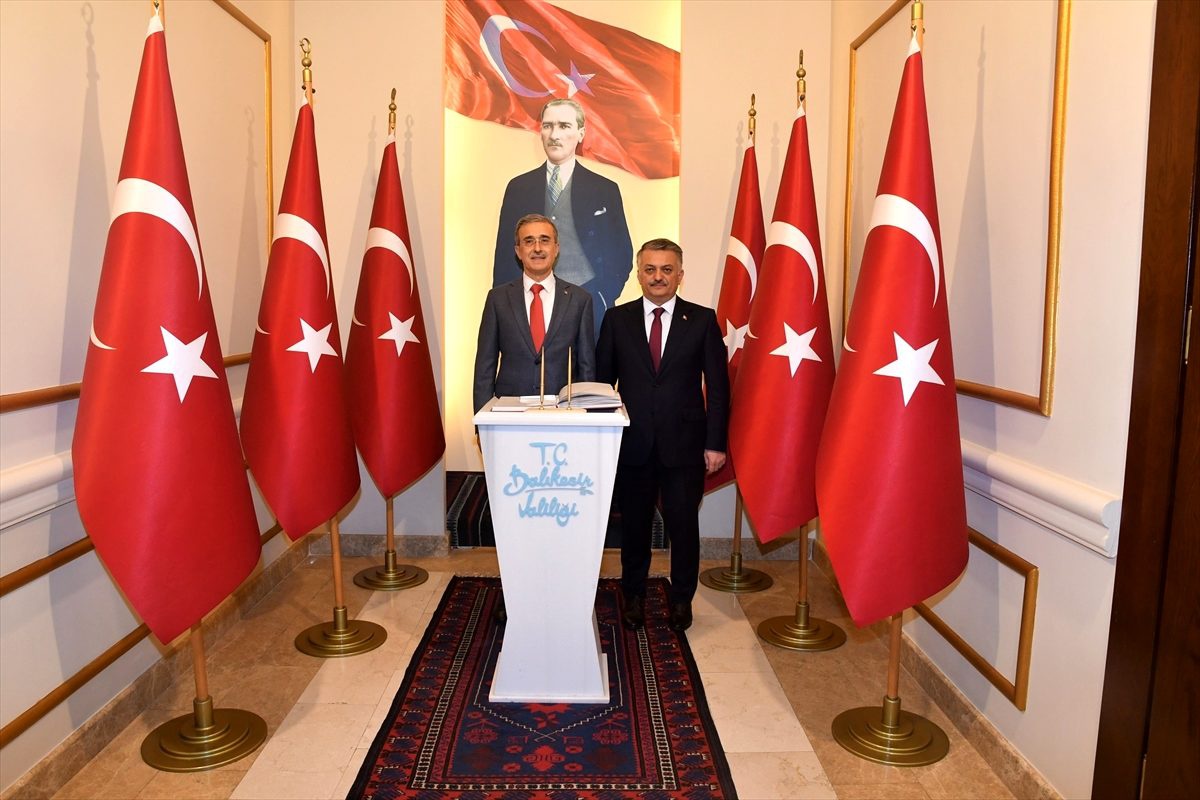 Cumhurbaşkanlığı Savunma Sanayii Başkanı Demir, Balıkesir Valisi Yazıcı\'yı ziyaret etti