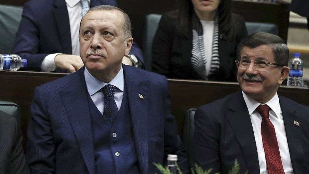 Davutoğlu: Yolsuzlukla mücadele edeceğimi fark eden rant çevrelerinden ötürü ayrılmak zorunda kaldım
