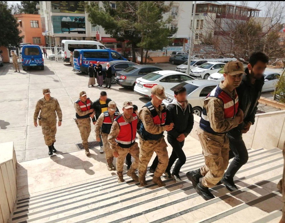 Elektrik kablosu çalarken suçüstü yakalandılar