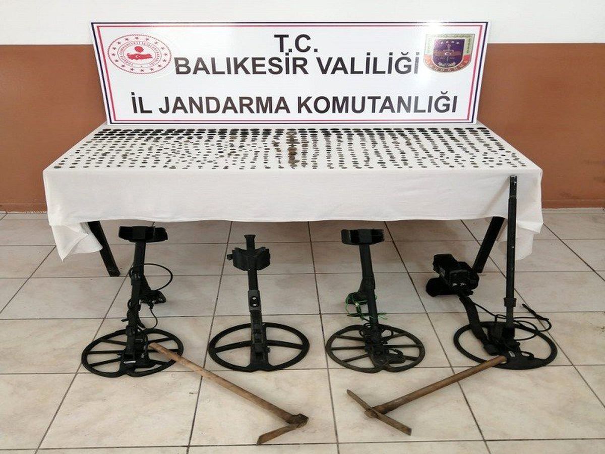 Erdek\'te tarihi eser operasyonu