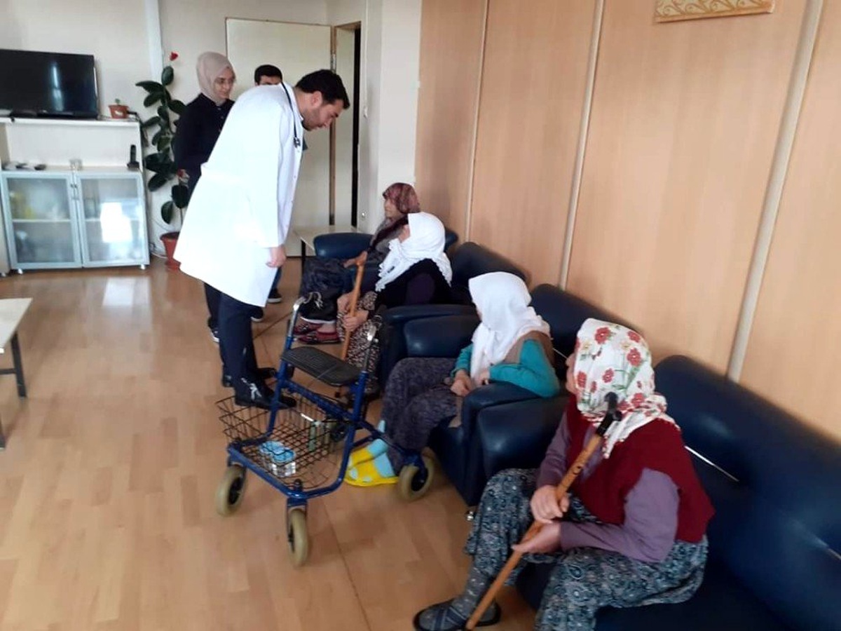 Huzurevi sakinleri sağlık taramasından geçti