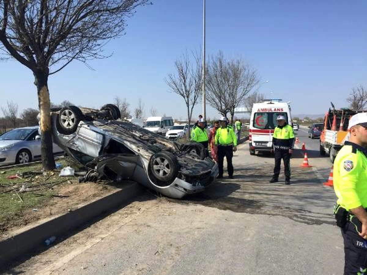 İş makinesine çarpan otomobil takla attı, sürücü öldü