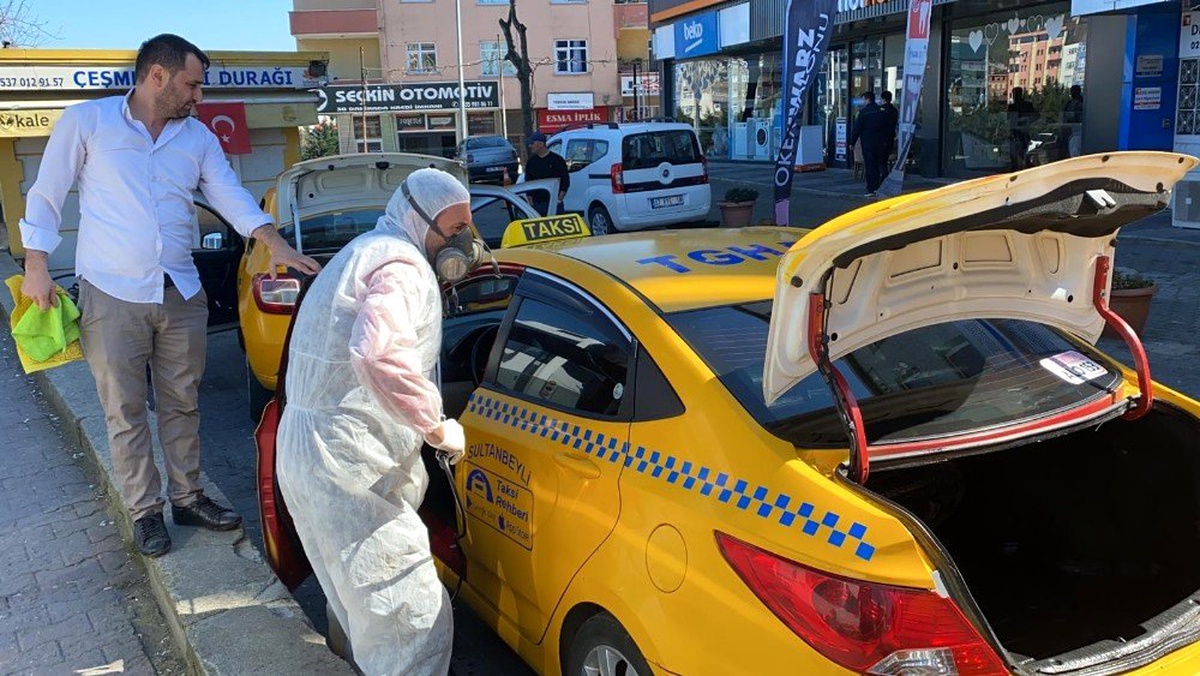 İstanbul\'daki taksilerde korona virüse karşı dezenfekte çalışması