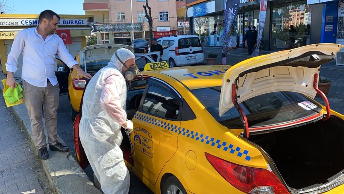 İstanbul\'daki taksilerde korona virüse karşı dezenfekte çalışması