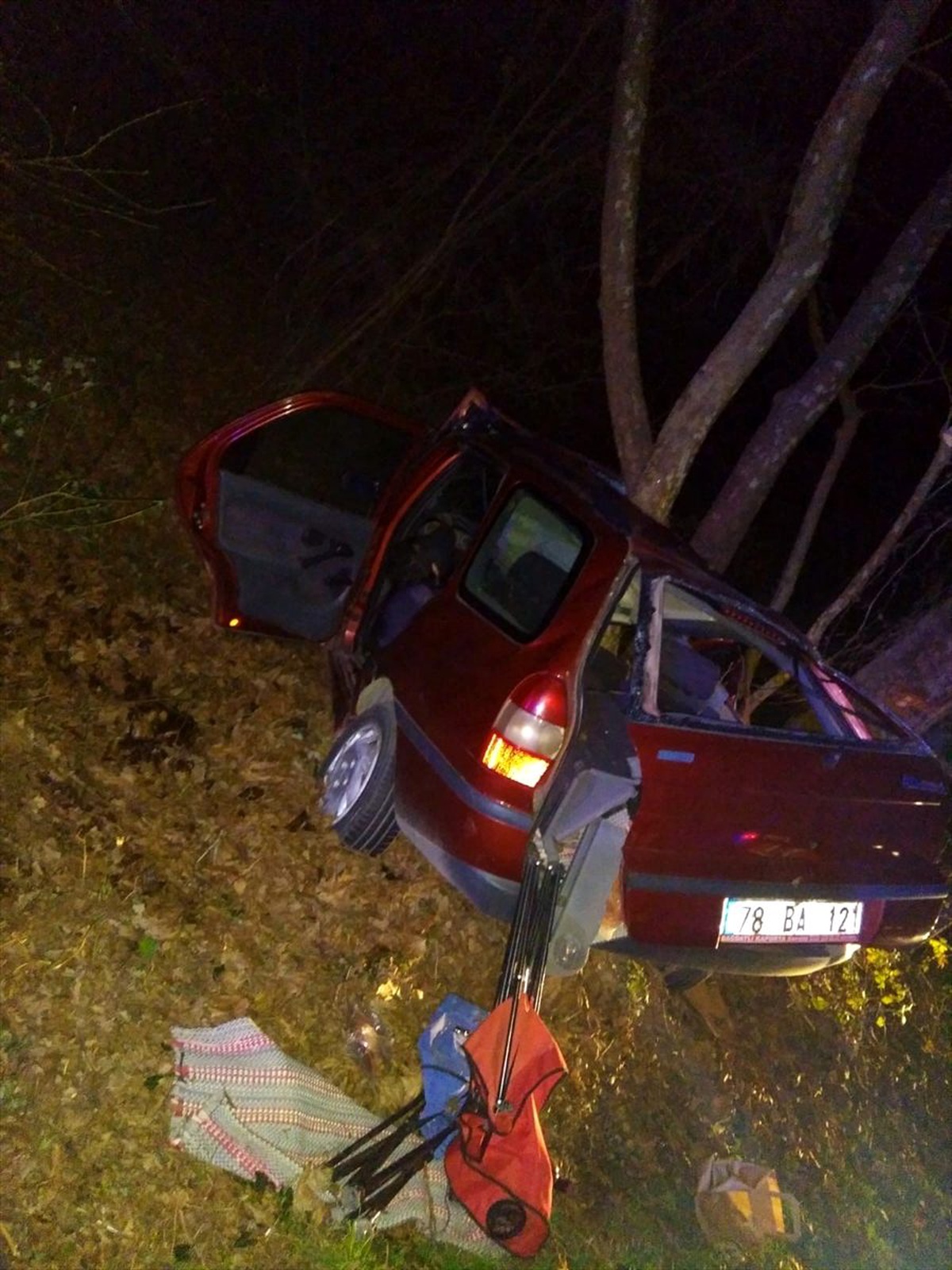 Karabük\'te ağaca çarpan otomobilin sürücüsü öldü