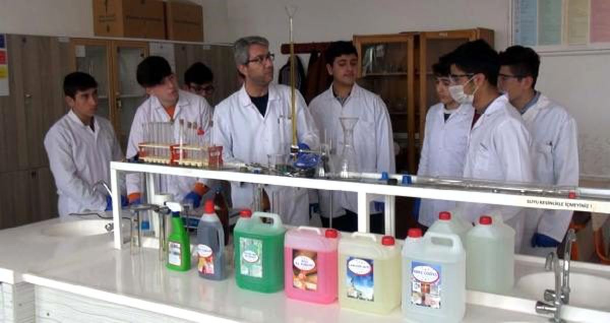 Kırşehir\'de, liselilerden 10 ton dezenfektan ürün üretimi